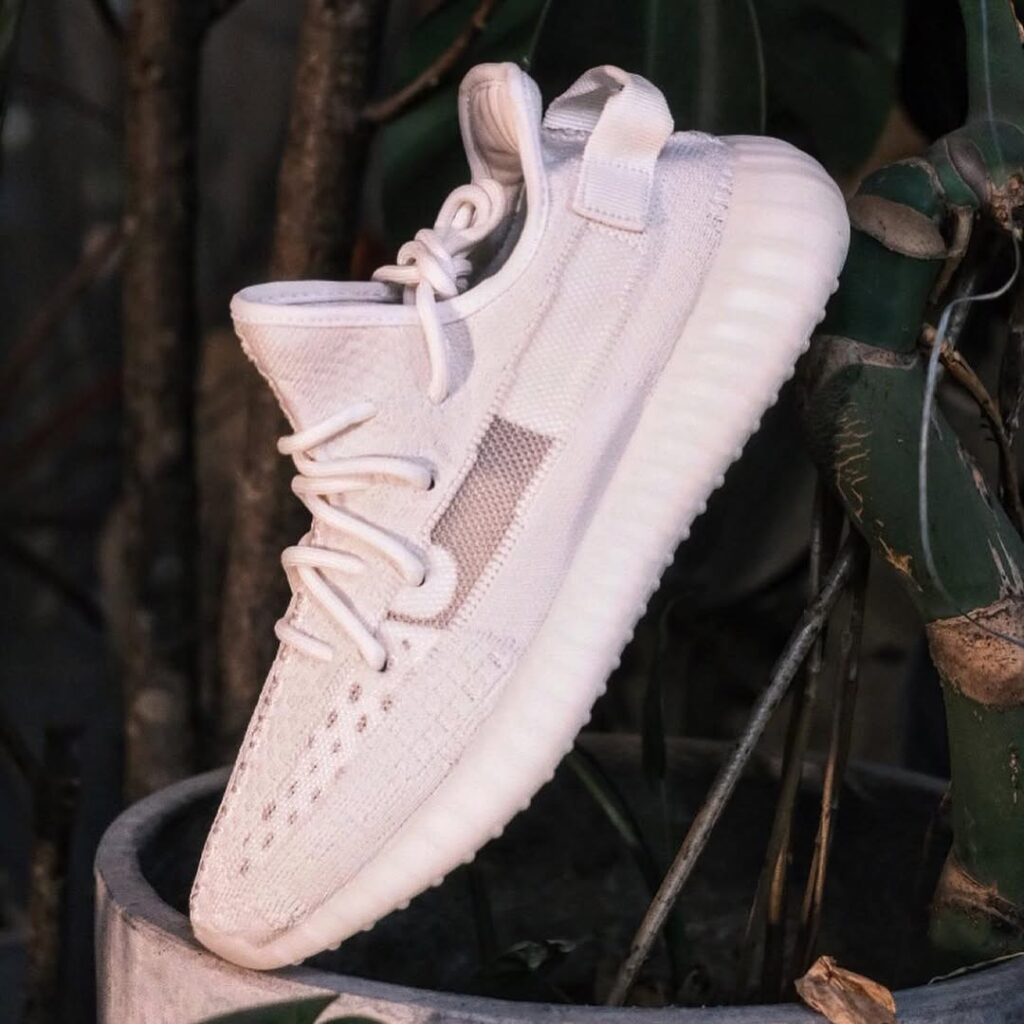 Yeezy Pattern 29+ Yeezy 350 V2 Bone Outfit Ideas – Clean, Minimal & Trendy